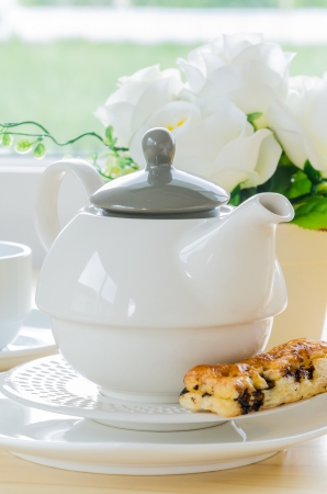Tea pot on the wood tableの写真素材