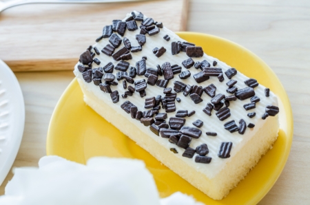 Vanilla Cake in white dish on the wood tableの写真素材