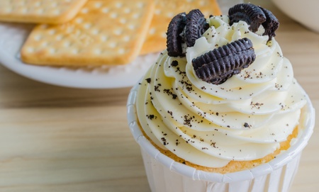 Vanilla cupcake with cookieの写真素材