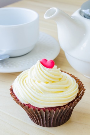 Vanilla cupcake on the wood tableの写真素材
