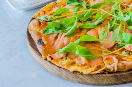 Pizza smoke salmonの写真素材