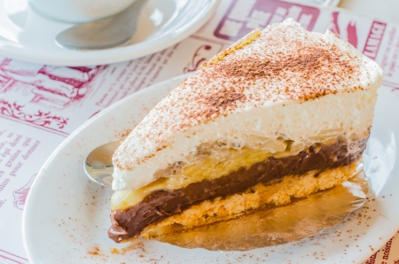Banoffee cake in white dishの写真素材