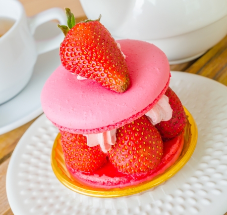 Macaroon with strawberry in white dishの写真素材