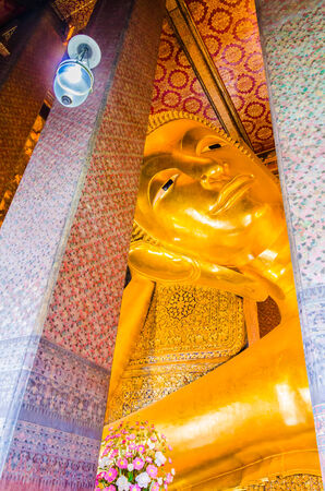 reclining Buddha in wat pho bangkok thailandのeditorial素材