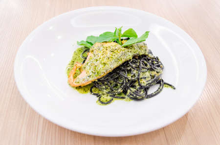 Salmon pasta spagettiの写真素材