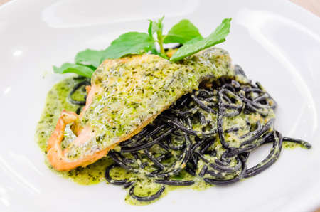 Salmon pasta spagettiの写真素材