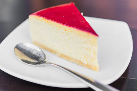 Strawberry cheese cakes in whtie plate - selective focusの写真素材