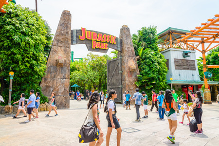 SINGAPORE - November 7: Tourists and theme park visitors Attraction in Universal Studios at Singapore on November 7, 2015 in Sentosa island, Singaporeのeditorial素材