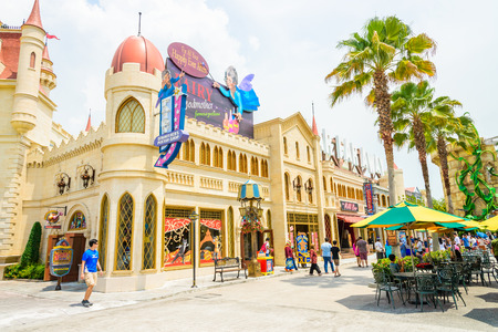 SINGAPORE - November 7: Tourists and theme park visitors Attraction in Universal Studios at Singapore on November 7, 2015 in Sentosa island, Singaporeのeditorial素材