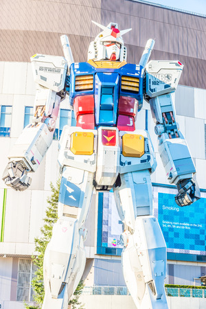 TOKYO, JAPAN - November 27,2015 : Gundam Statue Model Performances Outside DiverCity Tokyo Plaza, Odaiba, Tokyo, Japan. It is 18m of tall and is the tallest replica of famous robot, Gundam.のeditorial素材