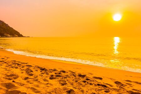 Beautiful Sunrise on the tropical beach and sea - Vintage Filterの写真素材
