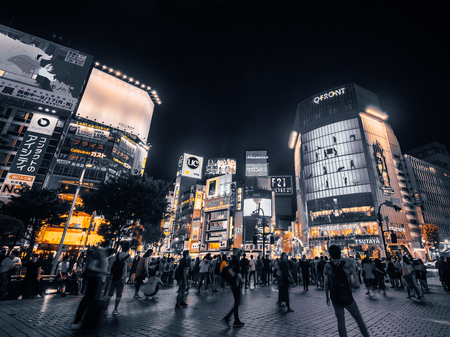 SHIBUYA TOKYO JAPAN - JULY 29 , 2018 : Pedestrians people crosswalk around Shibuya district area in Tokyo, Japanのeditorial素材