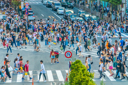 Tokyo, Japan Jul 29, 2018 : Shibuya intersection or crossing is the popular and landmark place in tokyo for shopping eating and have a lot of pedestrain in hereのeditorial素材