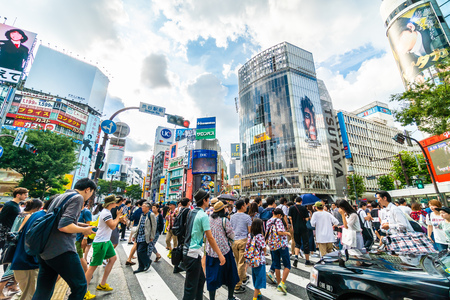 Tokyo, Japan Jul 29, 2018 : Shibuya intersection or crossing is the popular and landmark place in tokyo for shopping eating and have a lot of pedestrain in hereのeditorial素材