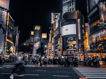 SHIBUYA TOKYO JAPAN - JULY 29 , 2018 : Pedestrians people crosswalk around Shibuya district area in Tokyo, Japanのeditorial素材