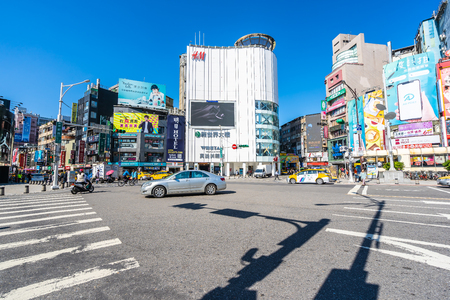 Taipei, Taiwan 30 November 2018 : Ximending market is the popular place in taipei for shopping new fashion and find something eatのeditorial素材