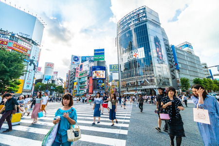 Tokyo, Japan Jul 29, 2018 : Shibuya intersection or crossing is the popular and landmark place in tokyo for shopping eating and have a lot of pedestrain in hereのeditorial素材