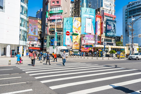 Taipei, Taiwan 30 November 2018 : Ximending market is the popular place in taipei for shopping new fashion and find something eatのeditorial素材