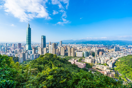 Beautiful landscape and cityscape of taipei 101 building and architecture in the city skyline with bluesky and white cloud at Taiwanのeditorial素材