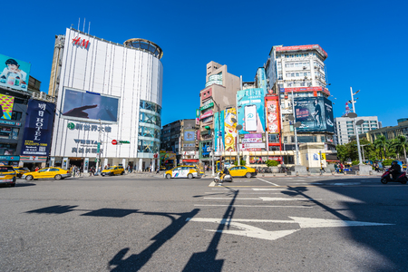 Taipei, Taiwan 30 November 2018 : Ximending market is the popular place in taipei for shopping new fashion and find something eatのeditorial素材