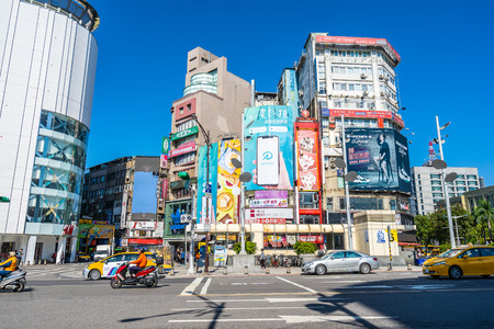 Taipei, Taiwan 30 November 2018 : Ximending market is the popular place in taipei for shopping new fashion and find something eatのeditorial素材
