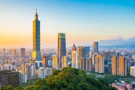 Beautiful landscape and cityscape of taipei 101 building and architecture in the city skyline at sunset time in Taiwanのeditorial素材