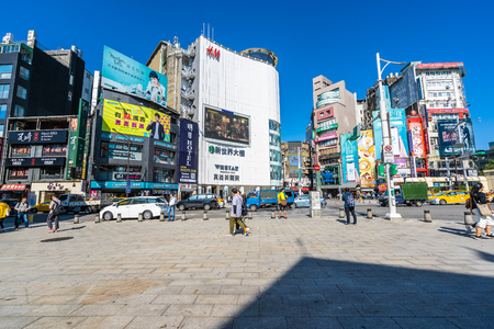 Taipei, Taiwan 30 November 2018 : Ximending market is the popular place in taipei for shopping new fashion and find something eatのeditorial素材