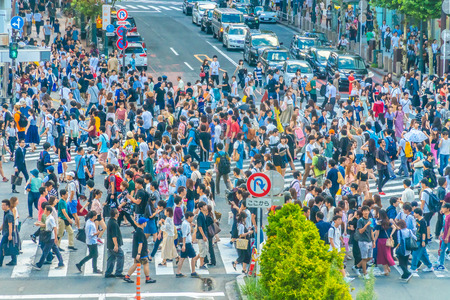 Tokyo, Japan Jul 29, 2018 : Shibuya intersection or crossing is the popular and landmark place in tokyo for shopping eating and have a lot of pedestrain in hereのeditorial素材