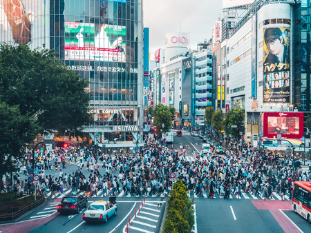 SHIBUYA TOKYO JAPAN - JULY 29 , 2018 : Pedestrians people crosswalk around Shibuya district area in Tokyo, Japanのeditorial素材