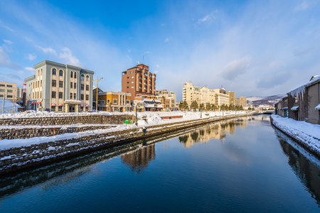 Beautiful landscape and cityscape of Otaru canal river in winter and snow season at Hokkaido Japanのeditorial素材