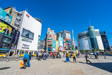 Taipei, Taiwan 30 November 2018 : Ximending market is the popular place in taipei for shopping new fashion and find something eatのeditorial素材