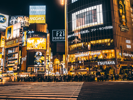 SHIBUYA TOKYO JAPAN - JULY 29 , 2018 : Pedestrians people crosswalk around Shibuya district area in Tokyo, Japanのeditorial素材