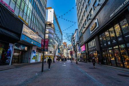 Seoul, South Korea 10 December 2018 : Myeong dong market is the popular place and district for shopping find something eat and sightseeingのeditorial素材
