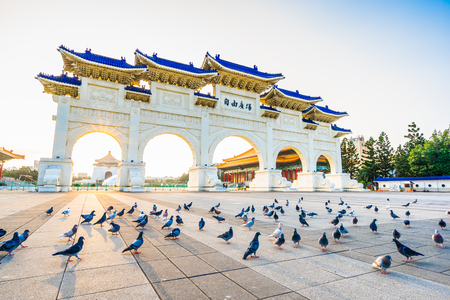 Beautiful architecture building and landmark chiang kai-shek memorial hall in taipei city Taiwanのeditorial素材