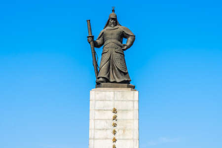 Beautiful Statue Admiral Yi Sun Shin in Seoul city South Koreaのeditorial素材