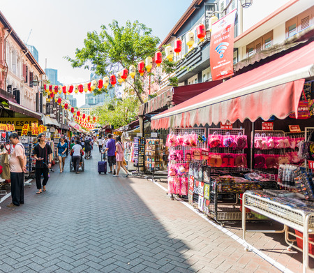 SINGAPORE - JUNE 20 : Bustling street of Chinatown district on JUNE 20, 2014 in Singapore. Singapore's Chinatown is a world famous bargain shopping destination.のeditorial素材