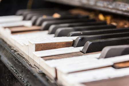 Broken Old Piano Keysの写真素材