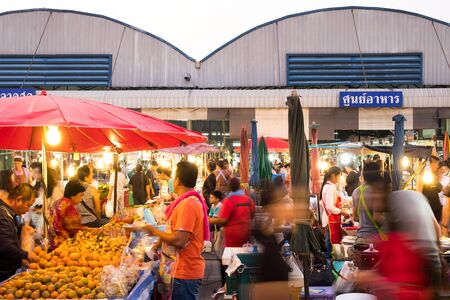 PATHUM THANI/Thailand - Mar 22, 2018: Many people are shopping for food at Sapandeang's market in the evening.のeditorial素材