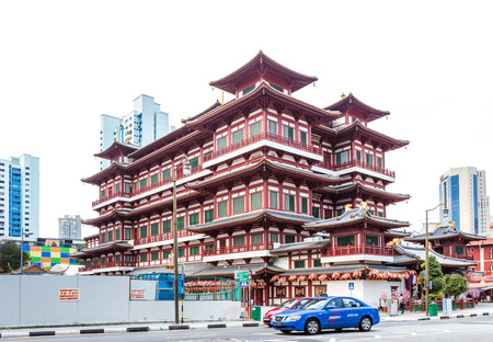 SINGAPORE - FEBRUARY 27, 2015: Day scene of buddha tooth relic temple at China town. buddha tooth relic temple is one of the famous tourist attraction in Singapore.のeditorial素材