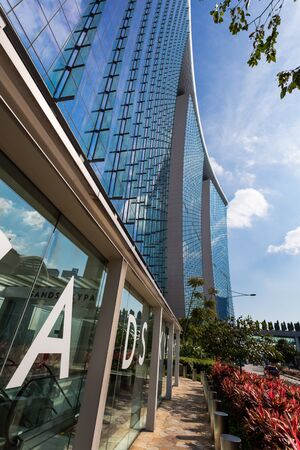 SINGAPORE - FEBRUARY 27, 2015: view of Marina Bay Sands. Marina Bay Sand is one of the most famous tourist attraction in Singapore.のeditorial素材