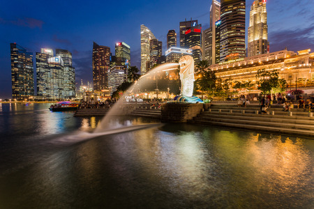 SINGAPORE - MARCH 2, 2015: Sunset scene of Singapore skyline with merlion on march 2, 2015. Merlion fountain is one of the most famous tourist attraction in Singapore.のeditorial素材
