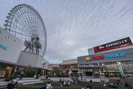 OSAKA, JAPAN - MAY 20, 2018: Evening scene of Expocity and Redhorse osaka wheel in Osaka.のeditorial素材