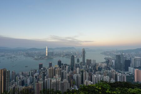 HONG KONG - NOVEMBER 11, 2018: Evening scene of Hong Kong city and Victoria harbour from The Peak.のeditorial素材