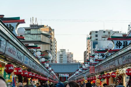 TOKYO, JAPAN - NOVEMBER 14, 2018: Day scene of Crowded people at Nakamise shopping street in Asakusa ,Tokyo prefecture, Japanのeditorial素材