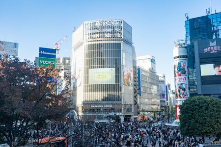 TOKYO, JAPAN - NOVEMBER 17, 2018: Day scene of Shibuya crossing with crowded people at Shibuya, Tokyo prefecture, Japanのeditorial素材
