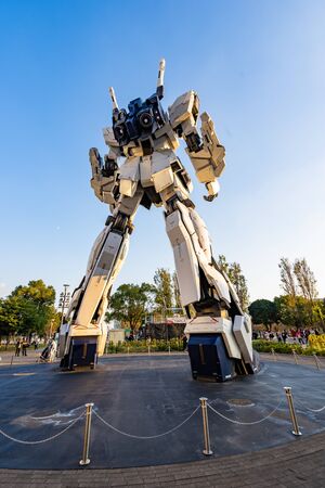 TOKYO, JAPAN - NOVEMBER 17, 2018: Sunset scene of Unicorn gundam model at Odaiba, Tokyo, Japanのeditorial素材