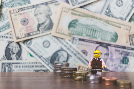 CHIANG MAI , THAILAND - September 23 , 2017 Miniature Business people with US dollar banknote backgroundのeditorial素材