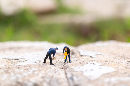 Miniature people : Worker team working on  concrete with cracked , Team work  conceptの写真素材