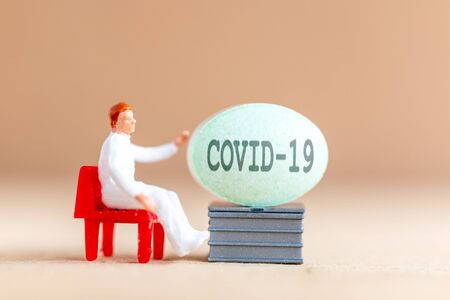 Miniature people , Doctor research and Development Coronavirus Vaccine , Medicine to stop outbreak Coronavirus COVID-19.の写真素材