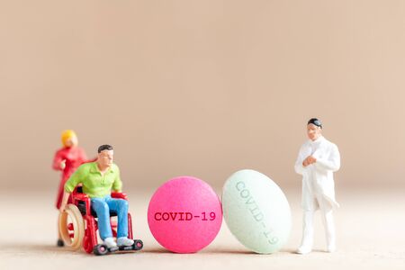 Miniature people , Doctor research and Development Coronavirus Vaccine , Medicine to stop outbreak Coronavirus COVID-19.の写真素材